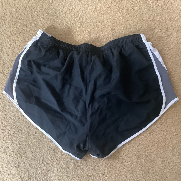 Nike Running Shorts - Picture 2 of 3